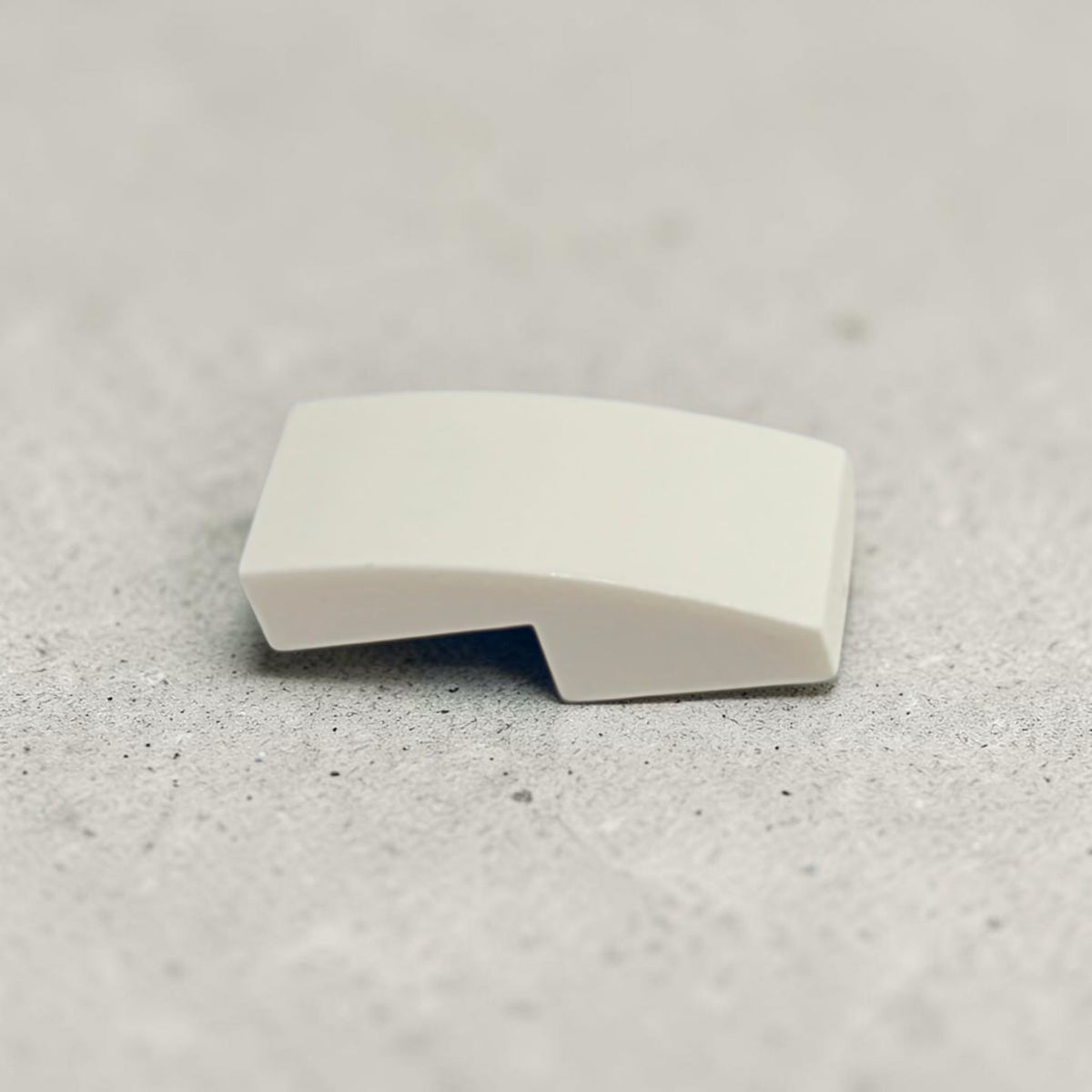 PLATE WITH BOW 1X2X2/3 - 11477