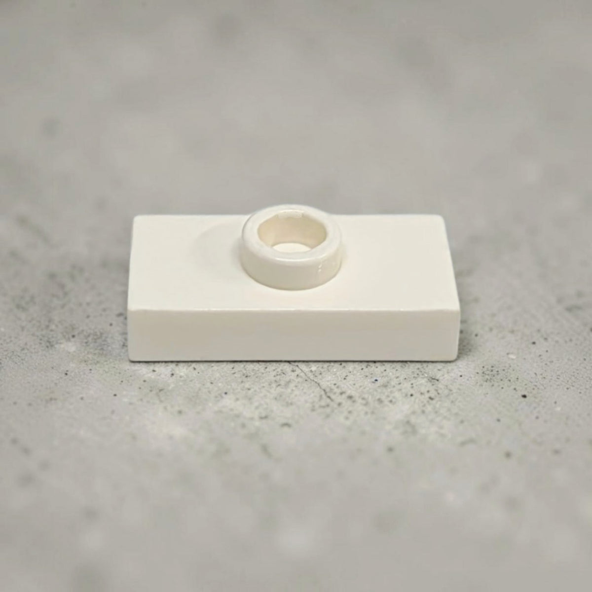PLATE 1X2 WITH 1 KNOB - 15573