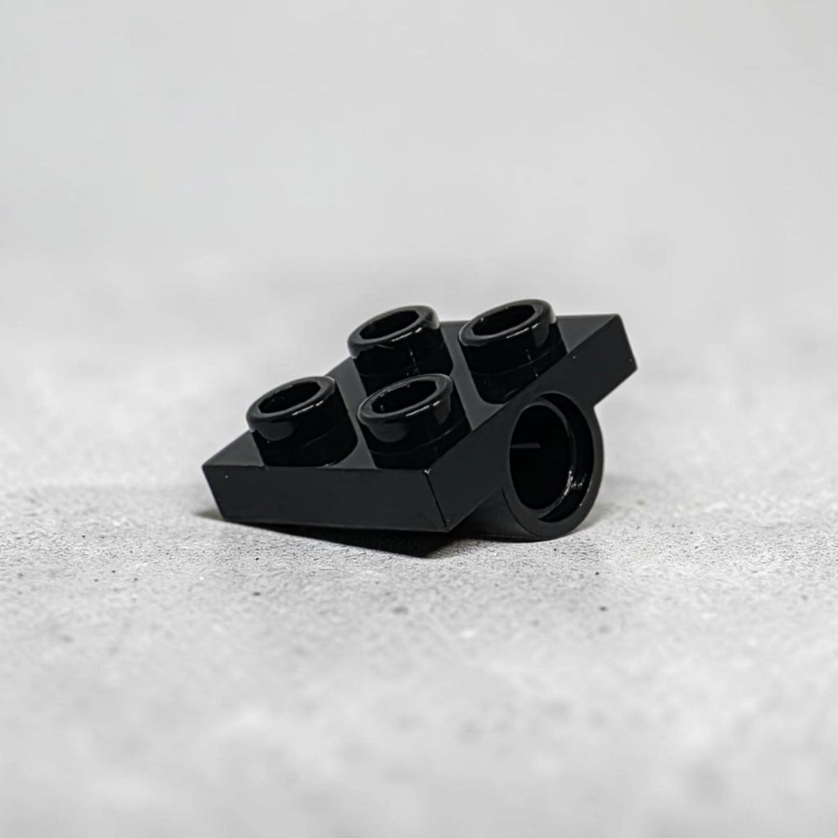 PLATE 2X2 + ONE HOLE 4.8 - 10247