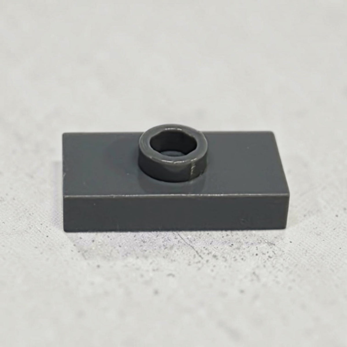 PLATE 1X2 WITH 1 KNOB - 15573