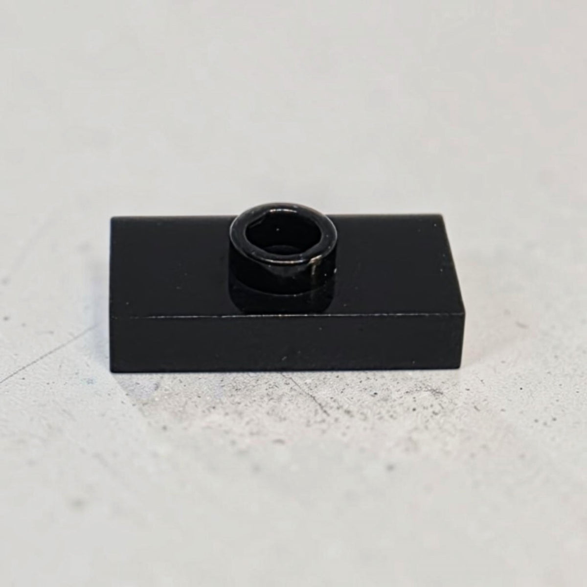 PLATE 1X2 WITH 1 KNOB - 15573