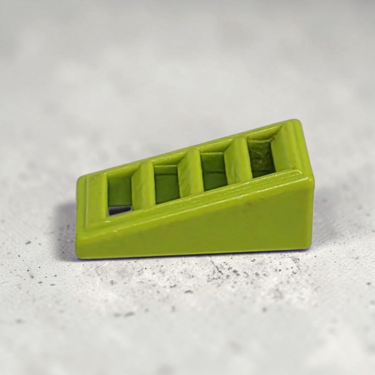ROOF TILE WITH LATTICE 1X2X2/3 - 61409